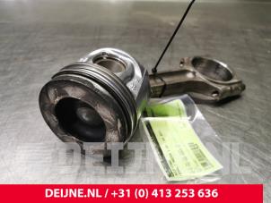 Used Connecting rod Renault Master IV (MA/MB/MC/MD/MH/MF/MG/MH) 2.3 dCi 16V Price on request offered by van Deijne Onderdelen Uden B.V.