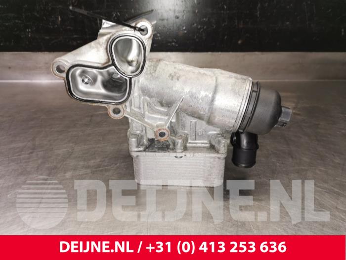 Oil filter housing from a Renault Master IV (MA/MB/MC/MD/MH/MF/MG/MH) 2.3 dCi 16V 2011