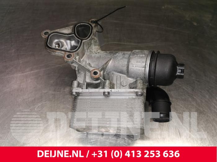 Oil filter housing from a Renault Master IV (MA/MB/MC/MD/MH/MF/MG/MH) 2.3 dCi 16V 2011