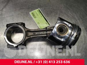 Gebrauchte Pleuelstange Hyundai H200 Preis € 90,75 Mit Mehrwertsteuer angeboten von van Deijne Onderdelen Uden B.V.