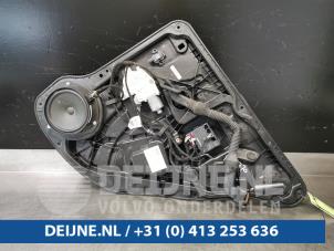 Usagé Mécanique vitre 4portes arrière droite Mercedes ML III (166) 2.1 ML-250 CDI 16V BlueTEC 4-Matic Prix € 60,00 Règlement à la marge proposé par van Deijne Onderdelen Uden B.V.