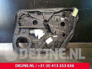 Używane Mechanizm szyby prawej przedniej wersja 4-drzwiowa Mercedes ML III (166) 2.1 ML-250 CDI 16V BlueTEC 4-Matic Cena € 75,00 Procedura marży oferowane przez van Deijne Onderdelen Uden B.V.