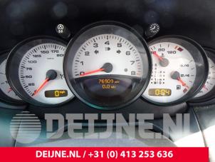 Usados Cuentakilómetros Porsche 911 (996) 3.6 Carrera 4 24V Precio de solicitud ofrecido por van Deijne Onderdelen Uden B.V.