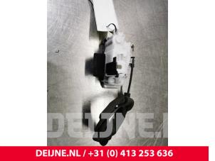 Used Sliding door lock mechanism, right Fiat Doblo Cargo (263) 1.3 D Multijet Price € 42,35 Inclusive VAT offered by van Deijne Onderdelen Uden B.V.