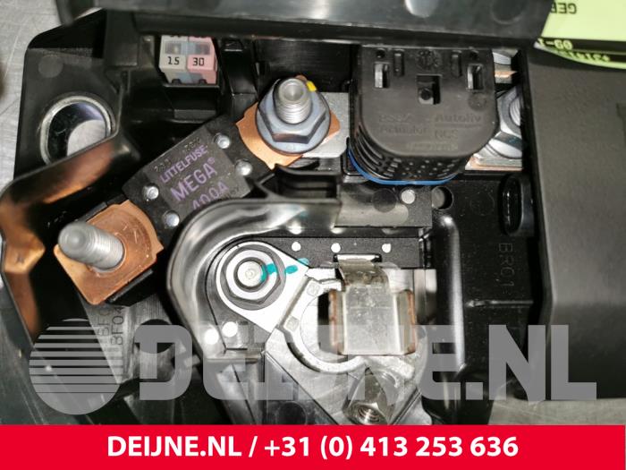 Caja de fusibles de un Volvo XC40 (XZ) 1.5 T3 12V 2020