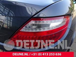 Gebrauchte Rücklicht rechts Mercedes SLK-Klasse 11- Preis auf Anfrage angeboten von van Deijne Onderdelen Uden B.V.