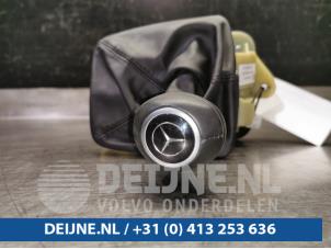 Używane Dzwignia zmiany biegów Mercedes SLK-Klasse 11- Cena € 70,00 Procedura marży oferowane przez van Deijne Onderdelen Uden B.V.