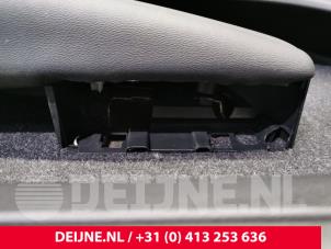 Używane Tapicerka drzwi prawych przednich wersja 4-drzwiowa Volvo XC40 (XZ) 1.5 T3 12V Cena € 125,00 Procedura marży oferowane przez van Deijne Onderdelen Uden B.V.