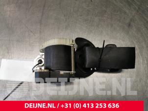 Used Rear seatbelt, left Volkswagen Touran (1T1/T2) 2.0 TDI 16V 136 Price € 40,00 Margin scheme offered by van Deijne Onderdelen Uden B.V.