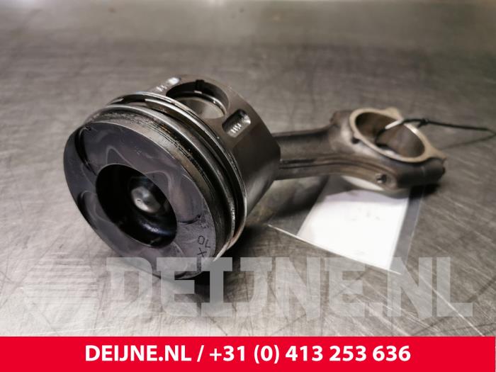 Usados Pistón Mercedes Sprinter Precio € 60,50 IVA incluido ofrecido por van Deijne Onderdelen Uden B.V.