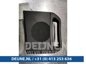 Gebrauchte Lautsprecher Mercedes SLK-Klasse 11- Preis € 25,00 Margenregelung angeboten von van Deijne Onderdelen Uden B.V.
