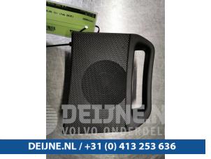 Gebrauchte Lautsprecher Mercedes SLK-Klasse 11- Preis € 25,00 Margenregelung angeboten von van Deijne Onderdelen Uden B.V.