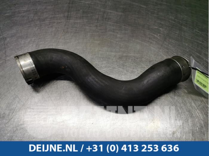 Gebrauchte Intercooler Schlauch Mercedes SLK-Klasse 11- Preis € 30,00 Margenregelung angeboten von van Deijne Onderdelen Uden B.V.