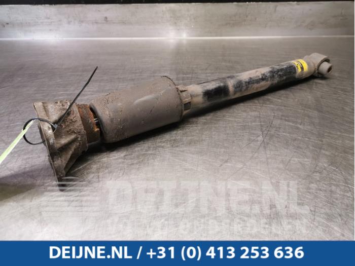 Rear shock absorber, right from a BMW 3 serie (F30) 320d 2.0 16V EfficientDynamicsEdition 2012