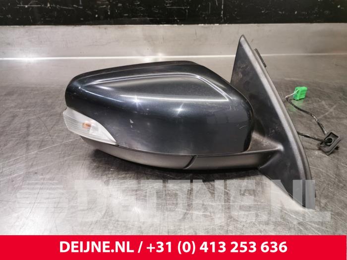 Wing mirror, right from a Volvo XC60 I (DZ) 2.4 D3 20V 2010