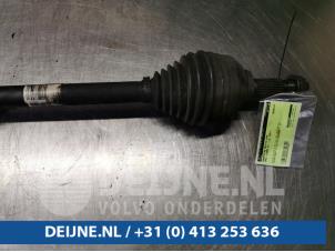 Used Front drive shaft, right Opel Vivaro 2.5 DTI 16V Price € 72,60 Inclusive VAT offered by van Deijne Onderdelen Uden B.V.