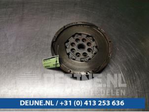 Usados Volante de doble masa Citroen Jumper (U9) 2.2 HDi 120 Euro 4 Precio € 151,25 IVA incluido ofrecido por van Deijne Onderdelen Uden B.V.