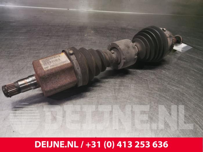 Front drive shaft, left from a Volvo C70 (NC) 2.4 T 20V 2005