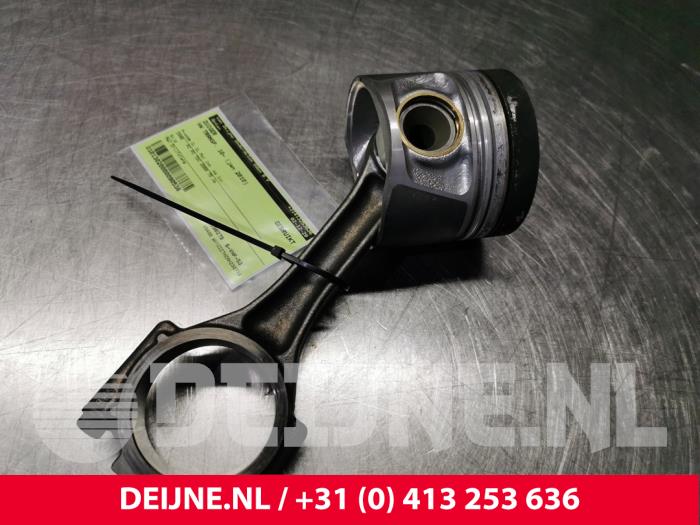 Usados Pistón Volkswagen Transporter T5 2.0 TDI DRF Precio € 96,80 IVA incluido ofrecido por van Deijne Onderdelen Uden B.V.