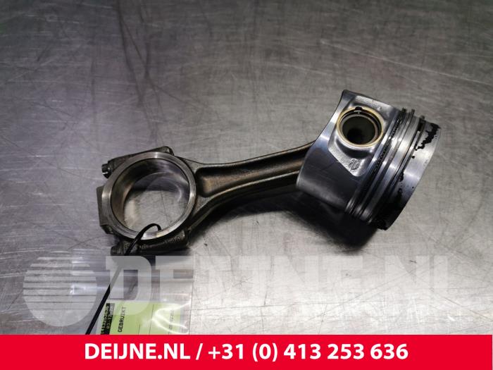 Usados Pistón Volkswagen Transporter T5 2.0 TDI DRF Precio € 42,35 IVA incluido ofrecido por van Deijne Onderdelen Uden B.V.