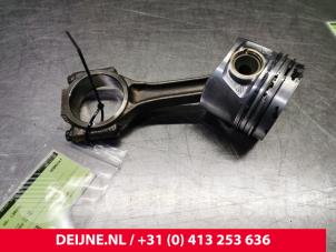 Kolben van een Volkswagen Transporter T5 2.0 TDI DRF 2013