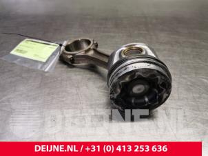 Kolben van een Volkswagen Transporter T5 2.0 TDI DRF 2013
