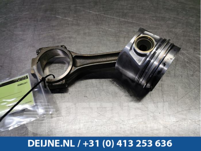 Kolben van een Volkswagen Transporter T5 2.0 TDI DRF 2013