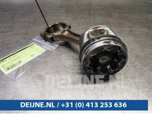 Kolben van een Volkswagen Transporter T5 2.0 TDI DRF 2013