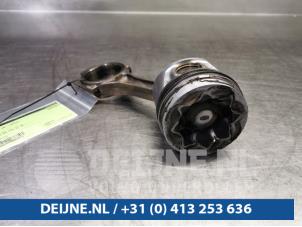 Kolben van een Volkswagen Transporter T5 2.0 TDI DRF 2013