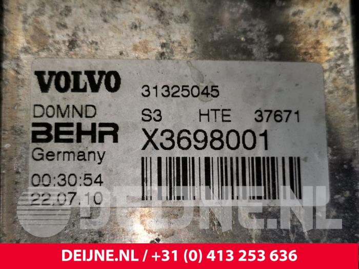 Refroidisseur d'huile d'un Volvo S60 II (FS) 2.0 D3 20V 2011