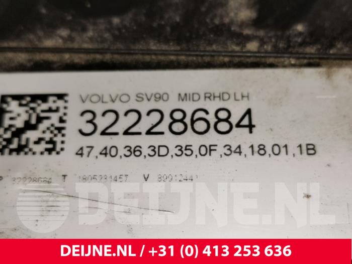 Headlight, left Volvo V90 II 2.0 D5 16V AWD - 32228684 VOLVO