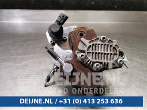 Używane Mechaniczna pompa paliwa Opel Vivaro 2.0 CDTI Cena € 169,40 Z VAT oferowane przez van Deijne Onderdelen Uden B.V.
