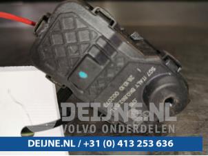 Used Tank flap lock motor Porsche Cayenne II (92A) 3.0 D V6 24V Price € 15,00 Margin scheme offered by van Deijne Onderdelen Uden B.V.