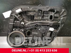 Używane Mechanizm szyby prawej tylnej wersja 4-drzwiowa Volvo V90 II (PW) 2.0 D4 16V Cena € 35,00 Procedura marży oferowane przez van Deijne Onderdelen Uden B.V.