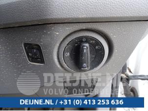 Usagé Commutateur lumière Volkswagen Crafter (SY) 2.0 TDI Prix € 36,30 Prix TTC proposé par van Deijne Onderdelen Uden B.V.