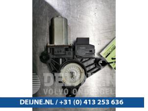 Used Door window motor Mercedes GLC (X253) 2.0 250 16V 4-Matic Price € 15,00 Margin scheme offered by van Deijne Onderdelen Uden B.V.