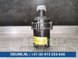 Gebrauchte Zusätzliche Wasserpumpe Porsche Cayenne II (92A) 3.0 D V6 24V Preis € 45,00 Margenregelung angeboten von van Deijne Onderdelen Uden B.V.