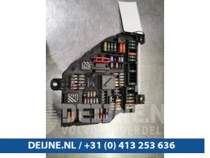 Używane Skrzynka bezpieczników BMW 5 serie (F10) 525d 16V Cena € 65,00 Procedura marży oferowane przez van Deijne Onderdelen Uden B.V.