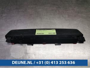 Używane Dodatkowe swiatlo stopu srodek BMW 5 serie (F10) 525d 16V Cena € 30,00 Procedura marży oferowane przez van Deijne Onderdelen Uden B.V.
