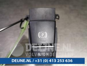 Używane Przelacznik hamulca postojowego BMW 5 serie (F10) 525d 16V Cena € 15,00 Procedura marży oferowane przez van Deijne Onderdelen Uden B.V.