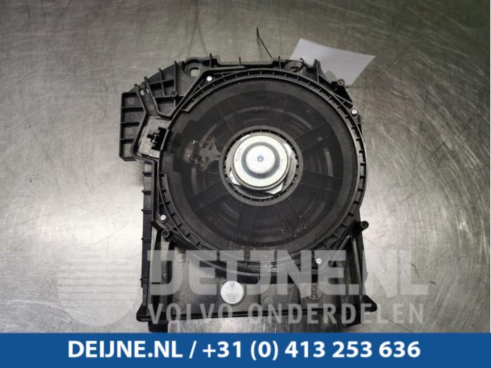 Begagnade Bashögtalare BMW 5 serie (F10) 525d 16V Pris € 45,00 Marginaltabell erbjuds av van Deijne Onderdelen Uden B.V.