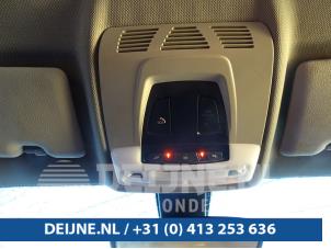 Usagé Eclairage intérieur avant BMW 1 serie (F20) 116i 1.6 16V Prix € 50,00 Règlement à la marge proposé par van Deijne Onderdelen Uden B.V.