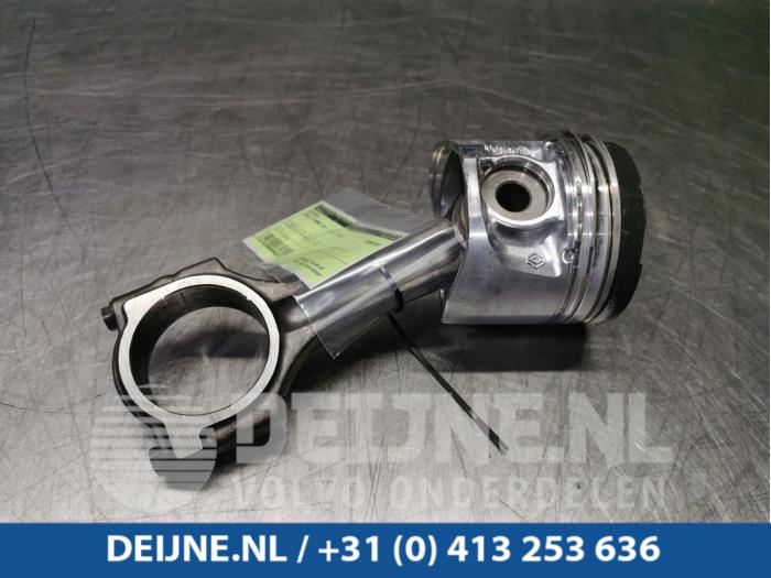 Usagé Piston Opel Vivaro 2.5 DTI 16V Prix € 60,50 Prix TTC proposé par van Deijne Onderdelen Uden B.V.