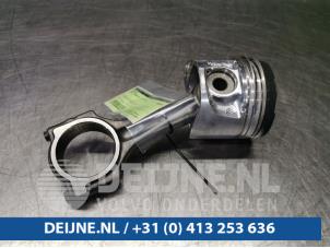 Usados Pistón Opel Vivaro 2.5 DTI 16V Precio € 60,50 IVA incluido ofrecido por van Deijne Onderdelen Uden B.V.