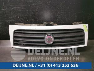 Used Grille Fiat Scudo (270) 1.6 D Multijet Price on request offered by van Deijne Onderdelen Uden B.V.