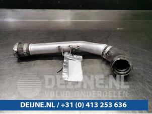 Używane Rura chlodnicy miedzystopniowej Mercedes C (W205) C-220 2.2 CDI BlueTEC, C-220 d 16V Cena € 34,00 Procedura marży oferowane przez van Deijne Onderdelen Uden B.V.
