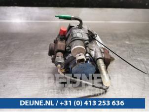 Usados Bomba de gasolina mecánica Ford Transit Precio € 242,00 IVA incluido ofrecido por van Deijne Onderdelen Uden B.V.