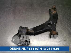 Usagé Bras de suspension bas avant gauche Ford Focus 3 1.0 Ti-VCT EcoBoost 12V 125 Prix € 20,00 Règlement à la marge proposé par van Deijne Onderdelen Uden B.V.