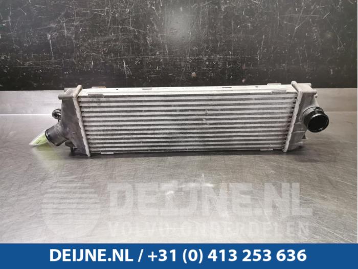 Usagé Intercooler Opel Vivaro 2.0 CDTI Prix € 72,60 Prix TTC proposé par van Deijne Onderdelen Uden B.V.