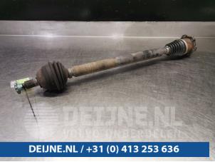 Usagé Arbre de transmission avant droit Volkswagen Polo Prix € 20,00 Règlement à la marge proposé par van Deijne Onderdelen Uden B.V.